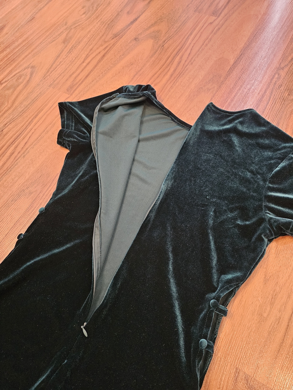 Short-Sleeve Velvet Maxi Dress with Side Slit Button Detail - Dark Green - Picture 9 of 14